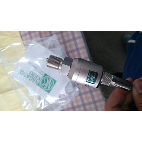 NAGANOKEIKI长野计器压力传感器	KH15-M34-S71 50MPa (4-20mA)	压力传感器(KH15-83，0-1.0MP 24VD 输出4-20mA) 