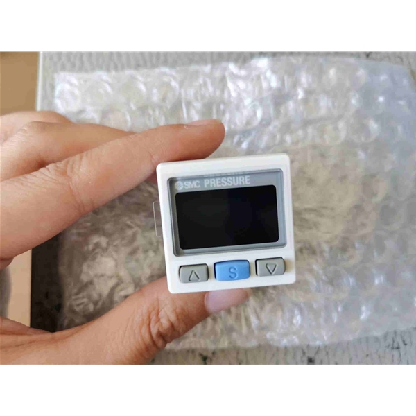 SMC  ISE30A-01-P高精度数字式压力开关、传感器D-F8P