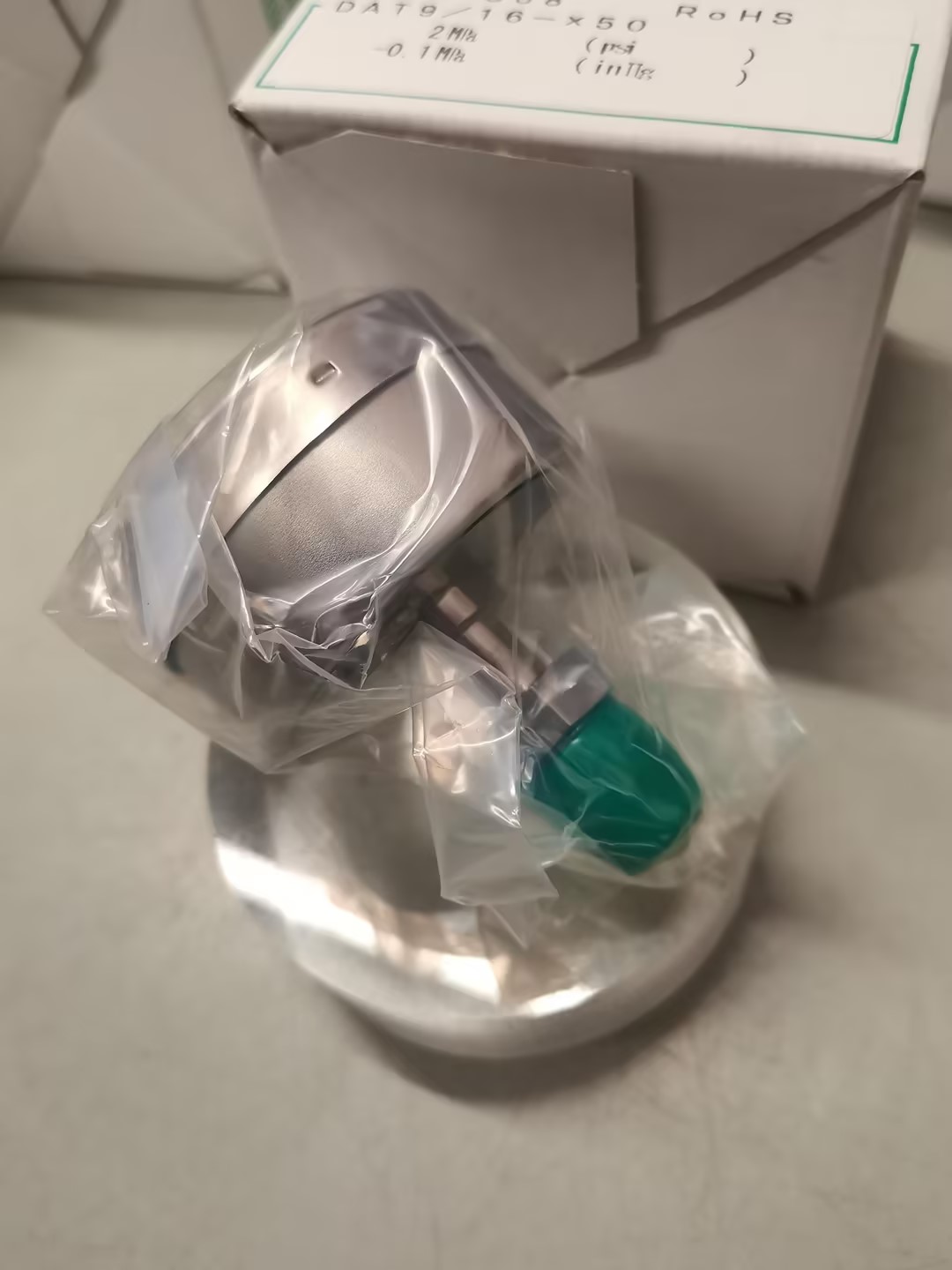 NKS长野计器14 背接轴向VCR气体压力表GW16-S38高纯工艺特气压力表GW16-S38 （-30inhg-300psi） (2)