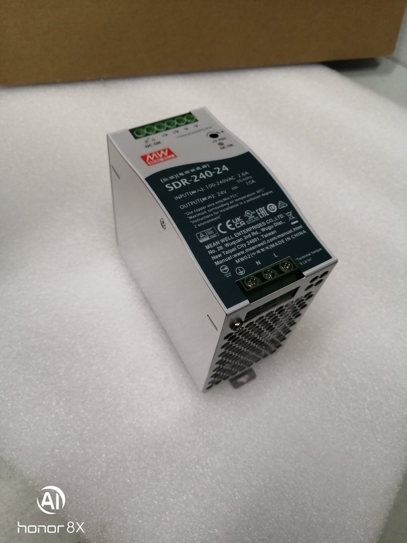 台湾明纬 SDR‑240‑24 导轨式电源 输入 100‑240VAC 输出 24V 10A 240W